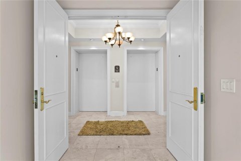 Condo in Saint Petersburg, Florida, 2 bedrooms № 2222442 - photo 8