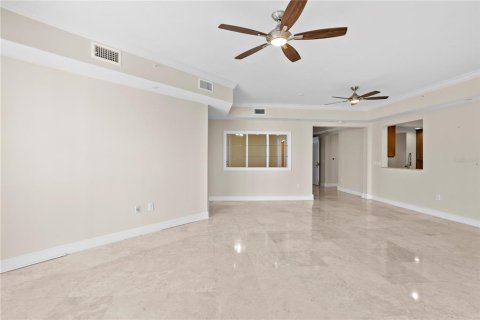 Condo in Saint Petersburg, Florida, 2 bedrooms № 2222442 - photo 12