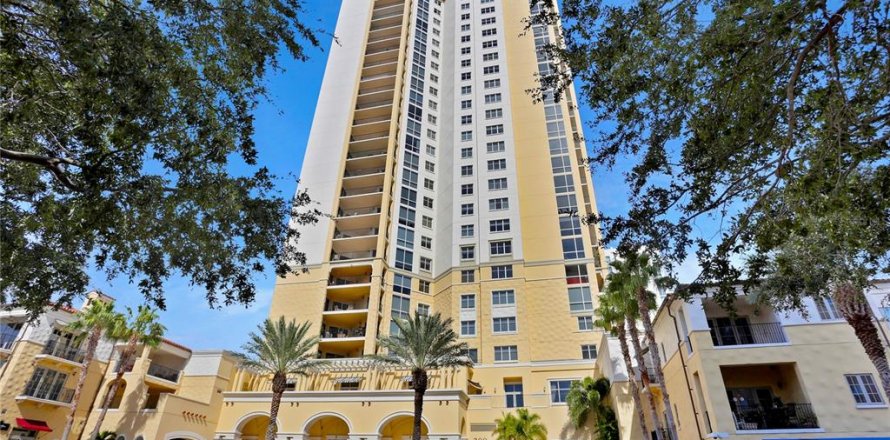 Condo in Saint Petersburg, Florida, 2 bedrooms № 2222442