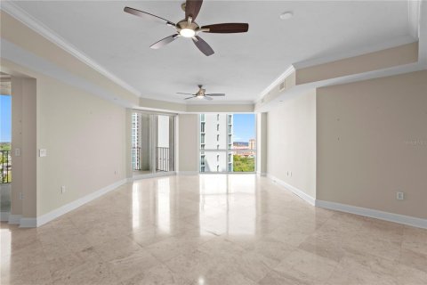 Condo in Saint Petersburg, Florida, 2 bedrooms № 2222442 - photo 11