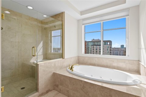 Condo in Saint Petersburg, Florida, 2 bedrooms № 2222442 - photo 23