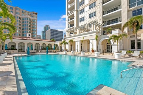 Condo in Saint Petersburg, Florida, 2 bedrooms № 2222442 - photo 3