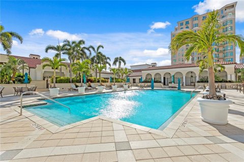 Condo in Saint Petersburg, Florida, 2 bedrooms № 2222442 - photo 2
