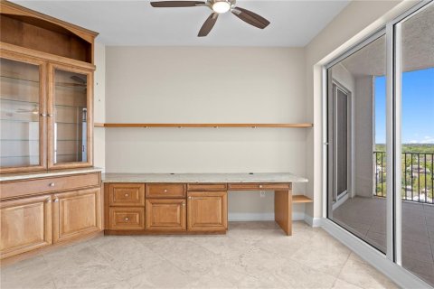 Condo in Saint Petersburg, Florida, 2 bedrooms № 2222442 - photo 18