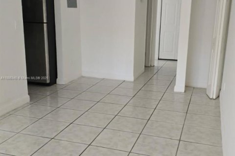 Снять в аренду кондоминиум в Норт-Майами, Флорида 1 спальня, 100.33м2, № 1931514 - фото 3