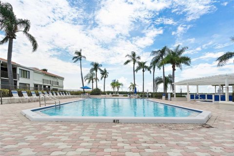 Condominio en venta en Saint Petersburg, Florida, 2 dormitorios, 87.79 m2 № 1884406 - foto 27