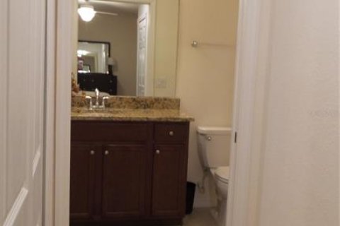 Condo in Bradenton, Florida, 2 bedrooms in LAKEWOOD NATIONAL  № 1885823 - photo 9