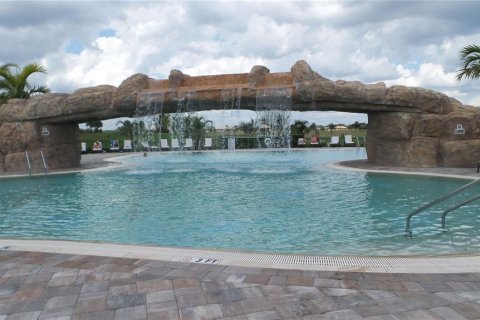 Condo in Bradenton, Florida, 2 bedrooms in LAKEWOOD NATIONAL  № 1885823 - photo 30