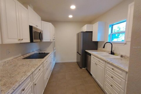 Apartment in Bunnell, Florida 4 bedrooms, 125.98 sq.m. № 2209332 - photo 5
