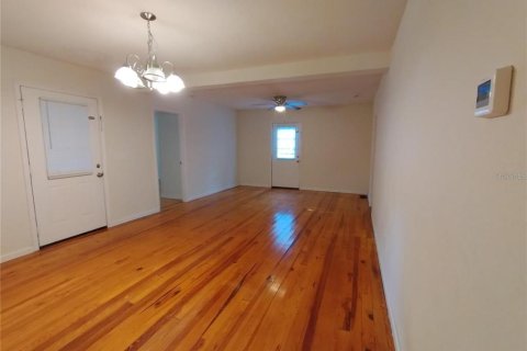 Apartment in Bunnell, Florida 4 bedrooms, 125.98 sq.m. № 2209332 - photo 10
