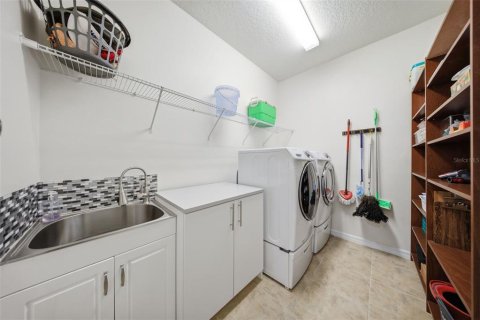 House in Ocoee, Florida 3 bedrooms, 199.18 sq.m. № 2100004 - photo 19