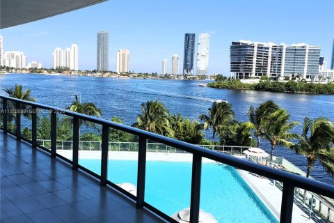 Condo à Aventura, Floride, 3 chambres  № 2153383