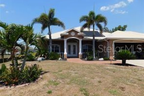 Casa en Punta Gorda, Florida 3 dormitorios, 219.99 m2 № 2273342