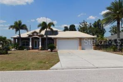 Villa ou maison à vendre à Punta Gorda, Floride: 3 chambres, 219.99 m2 № 2273342 - photo 2
