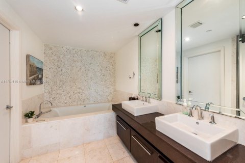 Condo in Sunny Isles Beach, Florida, 3 bedrooms  № 1729099 - photo 14
