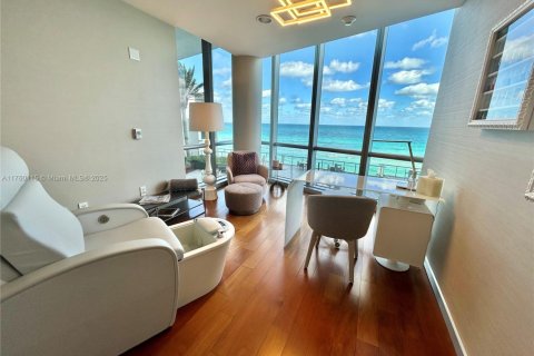 Condo in Sunny Isles Beach, Florida, 3 bedrooms  № 1729099 - photo 29