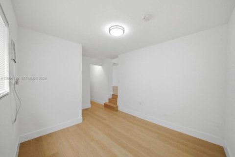 House in Miami, Florida 3 bedrooms, 113.53 sq.m. № 2071910 - photo 30