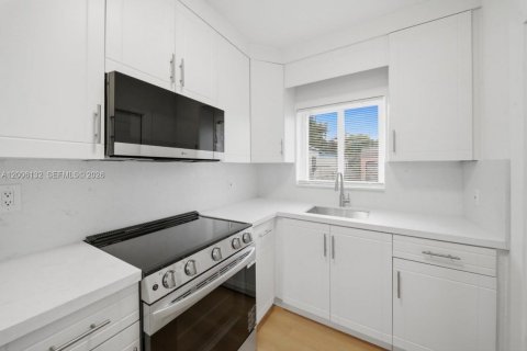 House in Miami, Florida 3 bedrooms, 113.53 sq.m. № 2071910 - photo 27