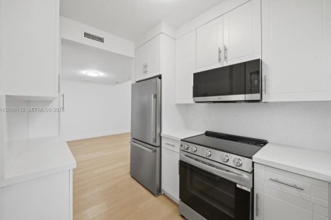House in Miami, Florida 3 bedrooms, 113.53 sq.m. № 2071910 - photo 26