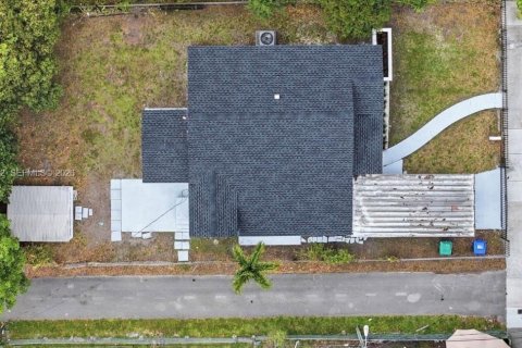 House in Miami, Florida 3 bedrooms, 113.53 sq.m. № 2071910 - photo 4