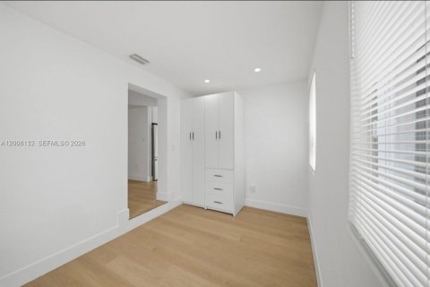 House in Miami, Florida 3 bedrooms, 113.53 sq.m. № 2071910 - photo 19