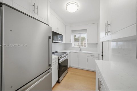House in Miami, Florida 3 bedrooms, 113.53 sq.m. № 2071910 - photo 24