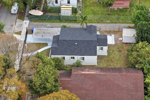 House in Miami, Florida 3 bedrooms, 113.53 sq.m. № 2071910 - photo 5