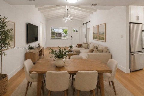 House in Miami, Florida 3 bedrooms, 113.53 sq.m. № 2071910 - photo 13