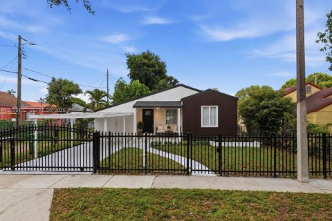 House in Miami, Florida 3 bedrooms, 113.53 sq.m. № 2071910 - photo 2