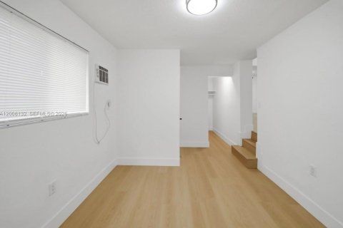 House in Miami, Florida 3 bedrooms, 113.53 sq.m. № 2071910 - photo 29