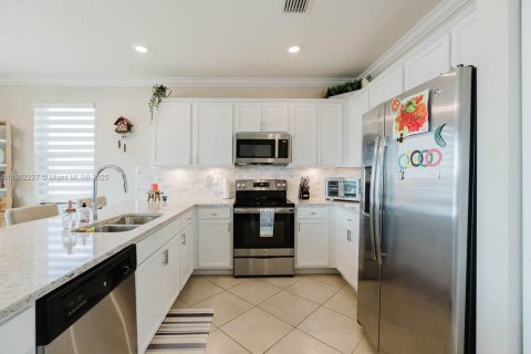 Casa en venta en Hialeah, Florida, 3 dormitorios, 228.54 m2 № 1892034 - foto 9