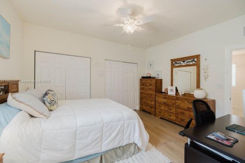 Casa en venta en Hialeah, Florida, 3 dormitorios, 228.54 m2 № 1892034 - foto 17