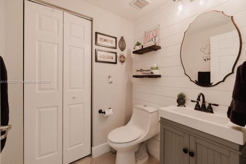 Casa en venta en Hialeah, Florida, 3 dormitorios, 228.54 m2 № 1892034 - foto 20