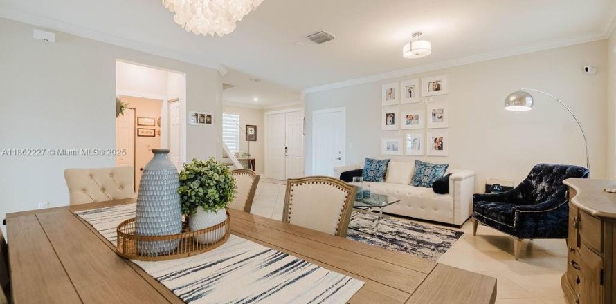 Casa en Hialeah, Florida 3 dormitorios, 228.54 m2 № 1892034