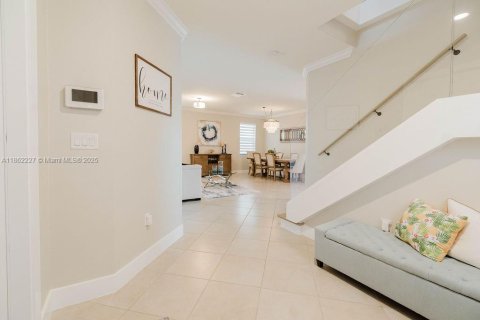 Casa en venta en Hialeah, Florida, 3 dormitorios, 228.54 m2 № 1892034 - foto 13