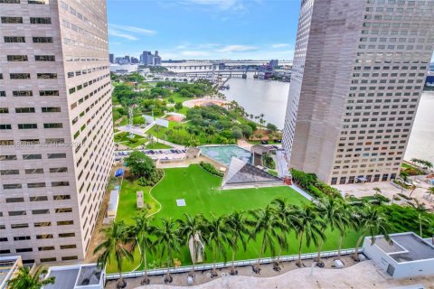 Condo in Miami, Florida, 1 bedroom  № 2009956 - photo 4