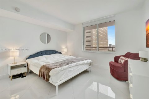Condo in Miami, Florida, 1 bedroom  № 2009956 - photo 17