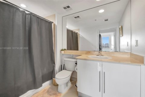 Condo in Miami, Florida, 1 bedroom  № 2009956 - photo 15