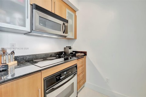 Condo in Miami, Florida, 1 bedroom  № 2009956 - photo 12