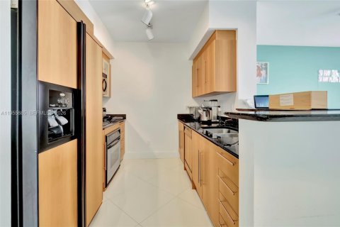 Condo in Miami, Florida, 1 bedroom  № 2009956 - photo 10