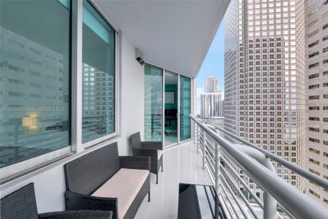 Condo in Miami, Florida, 1 bedroom  № 2009956 - photo 5