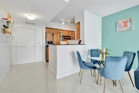 Condo in Miami, Florida, 1 bedroom  № 2009956 - photo 13