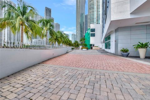Condo in Miami, Florida, 1 bedroom  № 2009956 - photo 21
