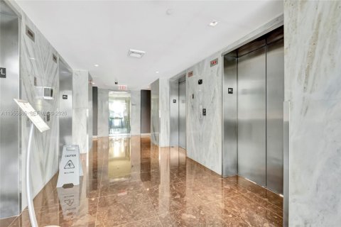 Condo in Miami, Florida, 1 bedroom  № 2009956 - photo 20