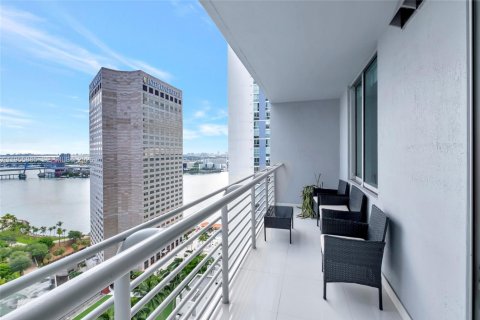 Condo in Miami, Florida, 1 bedroom  № 2009956 - photo 6