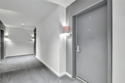 Condo in Miami, Florida, 1 bedroom  № 2009956 - photo 26