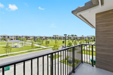House in Florida City, Florida 5 bedrooms, 176.7 sq.m. № 1847751 - photo 18