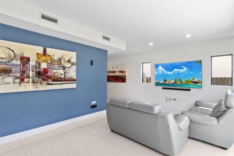 House in Florida City, Florida 5 bedrooms, 176.7 sq.m. № 1847751 - photo 12