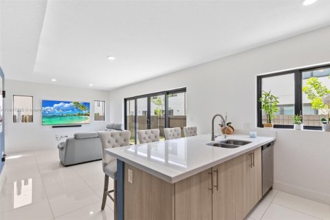 House in Florida City, Florida 5 bedrooms, 176.7 sq.m. № 1847751 - photo 9