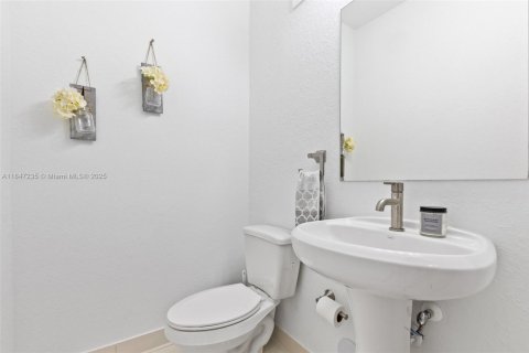 House in Florida City, Florida 5 bedrooms, 176.7 sq.m. № 1847751 - photo 13